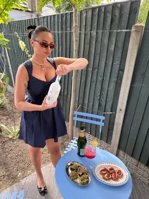 Gizzi Erskine OnlyFans Leaked Free Thumbnail Picture - #FGomKZLEig