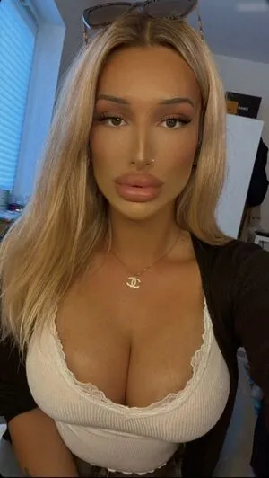 Glamzon OnlyFans Leaked Free Thumbnail Picture - #Bsm75x8OQO