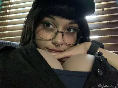Glasses Gf OnlyFans Leaked Free Thumbnail Picture - #B1RtFcsy2L