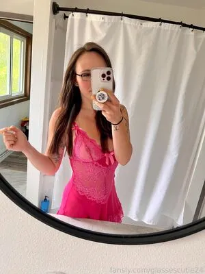 Glassescutie24 OnlyFans Leaked Free Thumbnail Picture - #IkJYD4KLhO