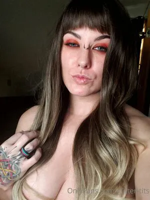Glitter Tits OnlyFans Leaked Free Thumbnail Picture - #61b0gyCCOs