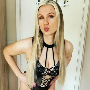 Glossy Legs OnlyFans Leaked Free Thumbnail Picture - #sn07ycm2XN
