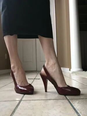 Goddess Tickle OnlyFans Leaked Free Thumbnail Picture - #2gD6X7XQET