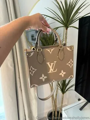 Goddesshollyjones OnlyFans Leaked Free Thumbnail Picture - #rYNURRuvRP