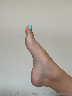 Goddesssilkysolesfree OnlyFans Leaked Free Thumbnail Picture - #PTSdRztDg7