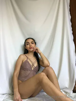 Golden Zlata OnlyFans Leaked Free Thumbnail Picture - #fXIJejhour