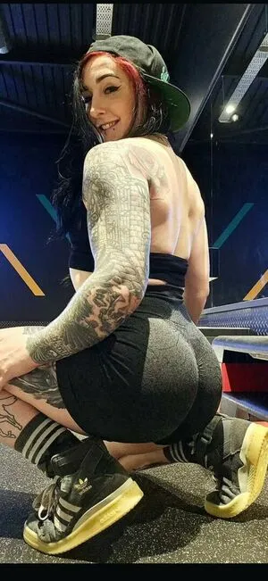 Goth Muscle Mommy OnlyFans Leaked Free Thumbnail Picture - #F1e4PbDtla