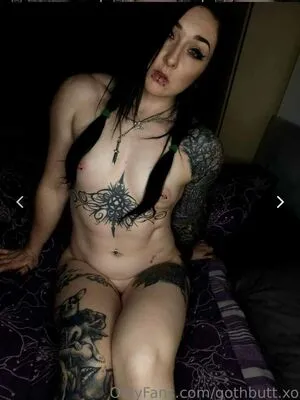 Goth Muscle Mommy OnlyFans Leaked Free Thumbnail Picture - #JDawYxPc1m