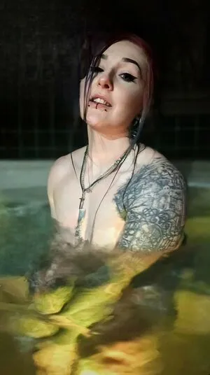 Goth Muscle Mommy OnlyFans Leaked Free Thumbnail Picture - #YKt5YaSawp