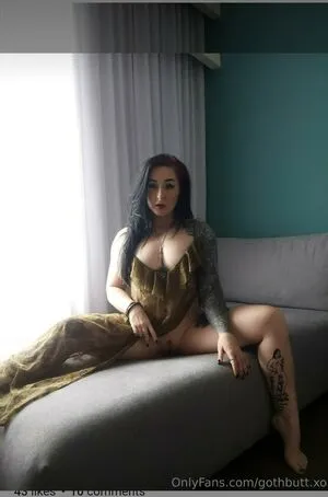 Goth Muscle Mommy OnlyFans Leaked Free Thumbnail Picture - #gqspsfl3IR