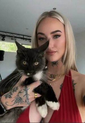 Goth Queen OnlyFans Leaked Free Thumbnail Picture - #HKTEatloz7