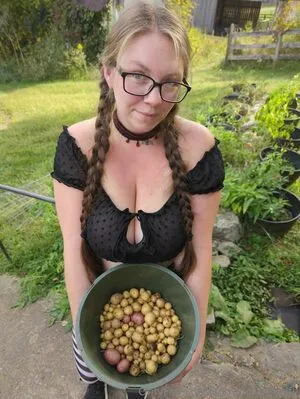 Gothicc Farm Wife OnlyFans Leaked Free Thumbnail Picture - #FimEv6ciCz