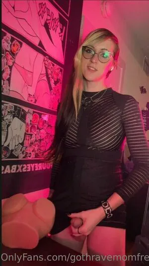Gothravemomfree OnlyFans Leaked Free Thumbnail Picture - #brmoEviAZ6