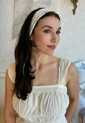 Grace Caroline Currey OnlyFans Leaked Free Thumbnail Picture - #8GE0DJT0ik