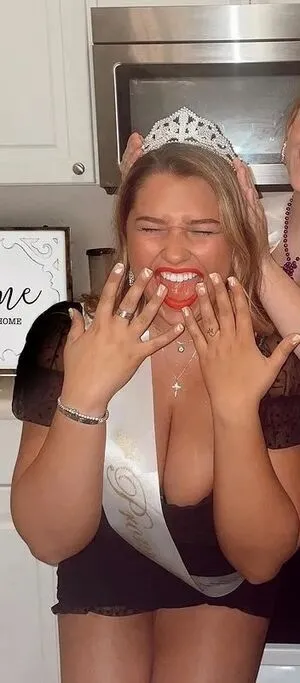Grace H OnlyFans Leaked Free Thumbnail Picture - #OEKFIHAbUD