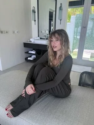 Grace Van Dien OnlyFans Leaked Free Thumbnail Picture - #cM0NTTZMlZ