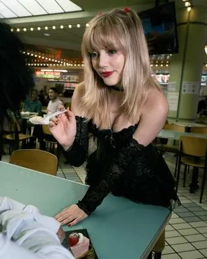 Grace Van Dien OnlyFans Leaked Free Thumbnail Picture - #yYJLCDVaxg