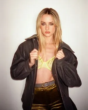 Grace Van Patten OnlyFans Leaked Free Thumbnail Picture - #Mze3CLeoym