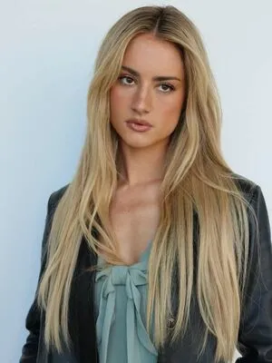 Grace Van Patten OnlyFans Leaked Free Thumbnail Picture - #PyH0HX5wAB