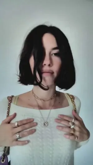 Gracie Abrams OnlyFans Leaked Free Thumbnail Picture - #1NQ6qtVc29