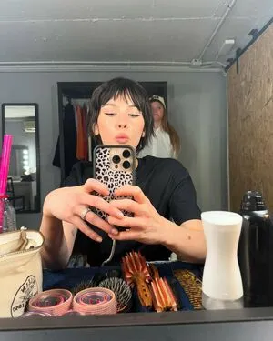 Gracie Abrams OnlyFans Leaked Free Thumbnail Picture - #Hay6GGIwWP