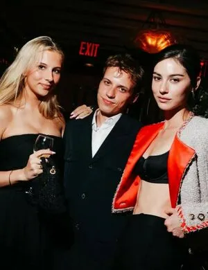 Gracie Abrams OnlyFans Leaked Free Thumbnail Picture - #JutwAnIQPk