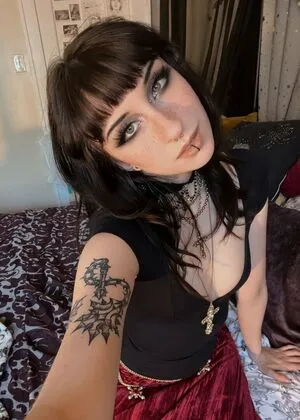 Graveghostie OnlyFans Leaked Free Thumbnail Picture - #46CAJso0fD