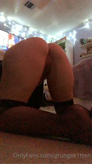 Grungek1tten OnlyFans Leaked Free Thumbnail Picture - #4tgfsyXxGL