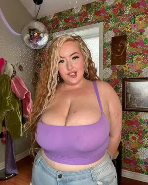 Gwen Adora OnlyFans Leaked Free Thumbnail Picture - #2ZAtGOUGuv