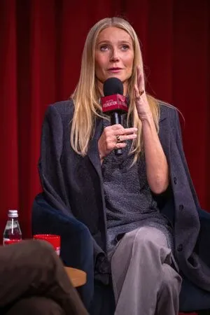 Gwyneth Paltrow OnlyFans Leaked Free Thumbnail Picture - #Dmm4lA5fne