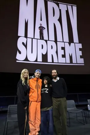 Gwyneth Paltrow OnlyFans Leaked Free Thumbnail Picture - #NfNYNb2Eon