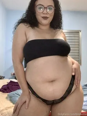 H0ttiecurvy OnlyFans Leaked Free Thumbnail Picture - #ceZx5B28oV