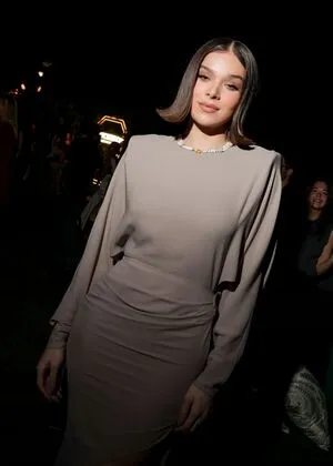 Hailee Steinfeld OnlyFans Leaked Free Thumbnail Picture - #0IIEL5tZl0