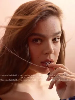 Hailee Steinfeld OnlyFans Leaked Free Thumbnail Picture - #1DFa5PZXTM