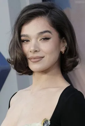 Hailee Steinfeld OnlyFans Leaked Free Thumbnail Picture - #1ornZI4ftm