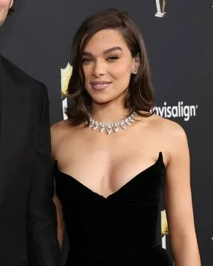Hailee Steinfeld OnlyFans Leaked Free Thumbnail Picture - #2ixyDNvVka