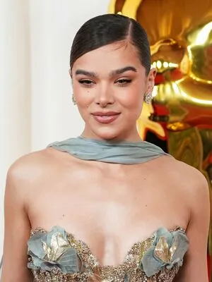 Hailee Steinfeld OnlyFans Leaked Free Thumbnail Picture - #4vM6dOmvMs