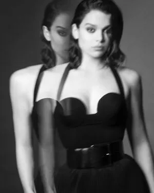 Hailee Steinfeld OnlyFans Leaked Free Thumbnail Picture - #A04KcEoSKg