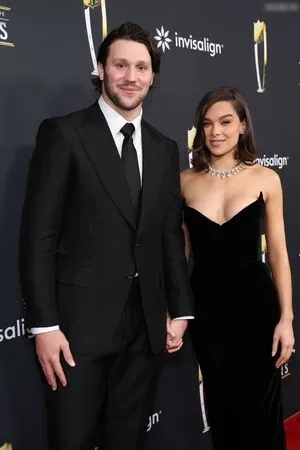 Hailee Steinfeld OnlyFans Leaked Free Thumbnail Picture - #GIEAUOyp0s