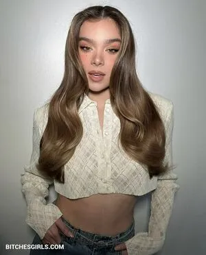 Hailee Steinfeld OnlyFans Leaked Free Thumbnail Picture - #HZGWaWLCCO