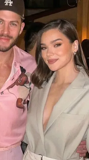 Hailee Steinfeld OnlyFans Leaked Free Thumbnail Picture - #IUhMXNsf2e