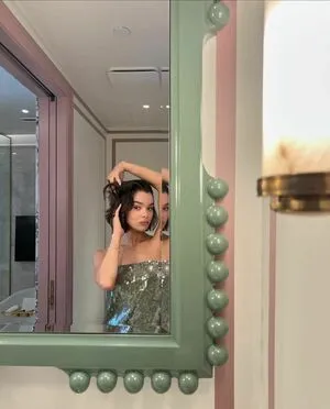 Hailee Steinfeld OnlyFans Leaked Free Thumbnail Picture - #Osfg03Bp2L