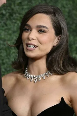 Hailee Steinfeld OnlyFans Leaked Free Thumbnail Picture - #QQh3F9tuXi