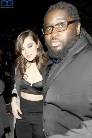 Hailee Steinfeld OnlyFans Leaked Free Thumbnail Picture - #SHjMRxhm06
