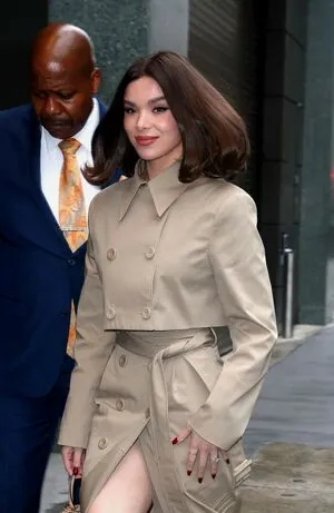Hailee Steinfeld OnlyFans Leaked Free Thumbnail Picture - #Ug3458HqKc
