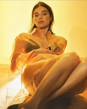 Hailee Steinfeld OnlyFans Leaked Free Thumbnail Picture - #VFBYpCQehn
