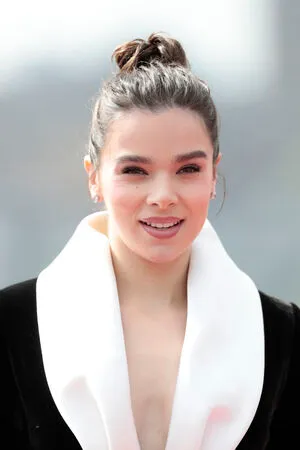 Hailee Steinfeld OnlyFans Leaked Free Thumbnail Picture - #YuoKCsGGua