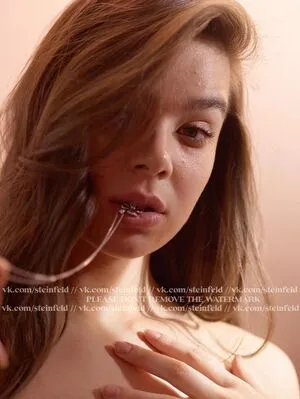 Hailee Steinfeld OnlyFans Leaked Free Thumbnail Picture - #ZWUBycEC3q