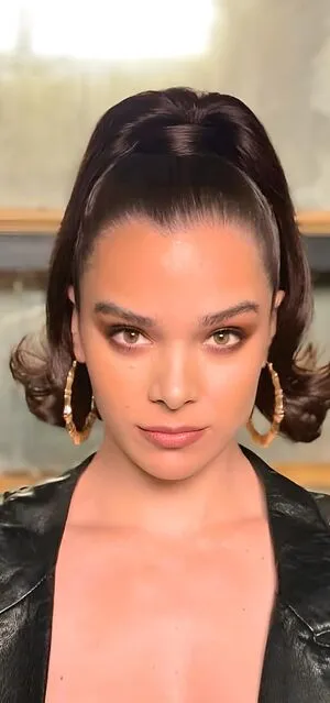 Hailee Steinfeld OnlyFans Leaked Free Thumbnail Picture - #Zjs1MWFAuN
