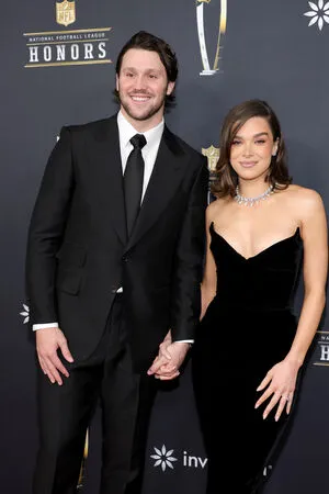 Hailee Steinfeld OnlyFans Leaked Free Thumbnail Picture - #ad3Tb93cX0